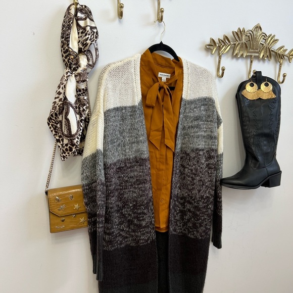 Cardigan long sweater M 19.5” l 34” - Picture 2 of 5